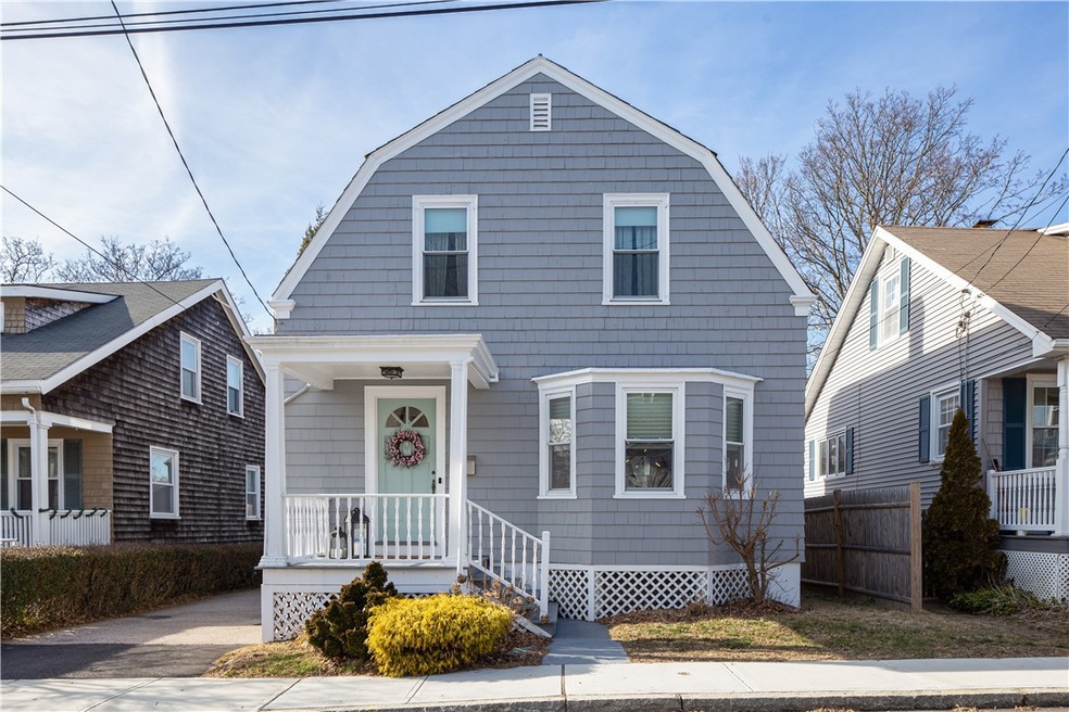 4 Apthorp Ave, Newport, RI 02840 - photo 1