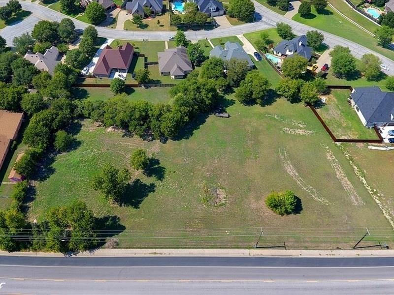 1006 Country Club Rd, Cleburne, TX 76033 - photo 1