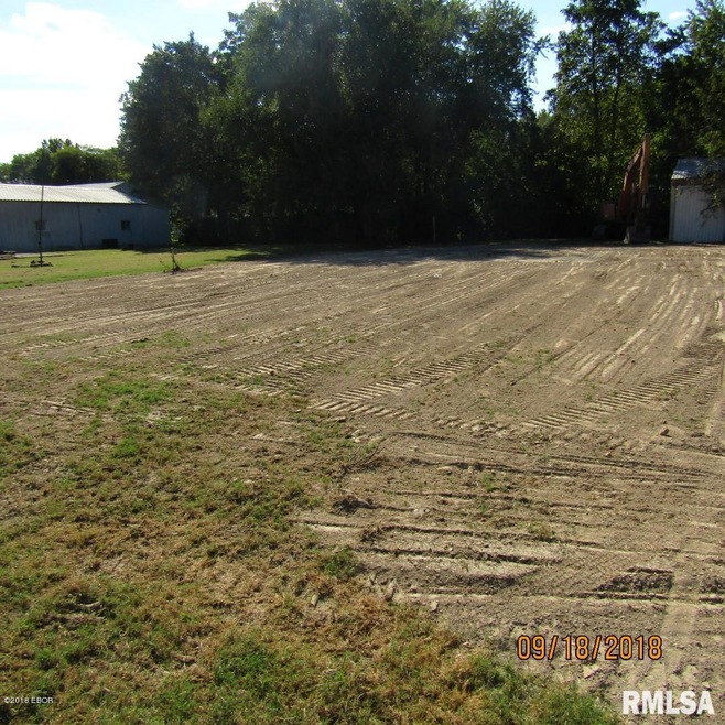 201 S Shaw St, Harrisburg, IL 62946 - photo 1