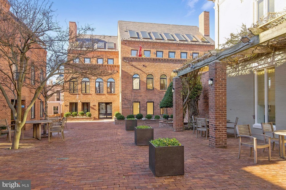 1236 31st St NW unit 4, Washington, DC 20007 - photo 1