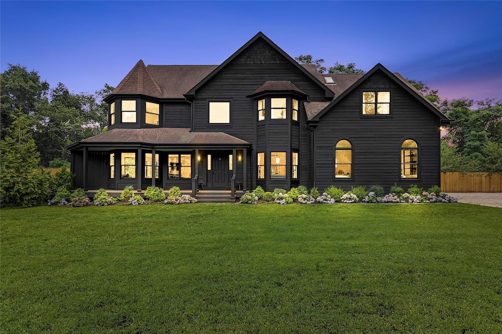 Pending $3,400,000 • Co-Listing Agent