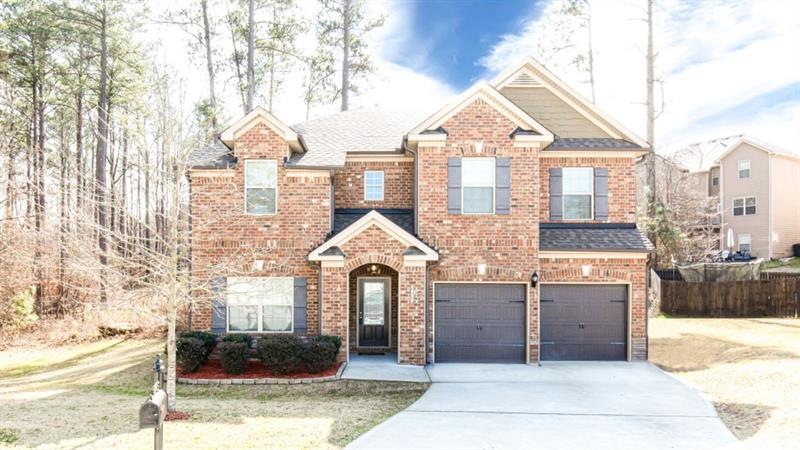 4100 Laurel Falls Dr, Snellville, GA 30039 - photo 1