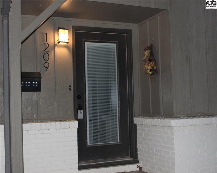 1209 Lyndon Rd, McPherson, KS 67460 - photo 1