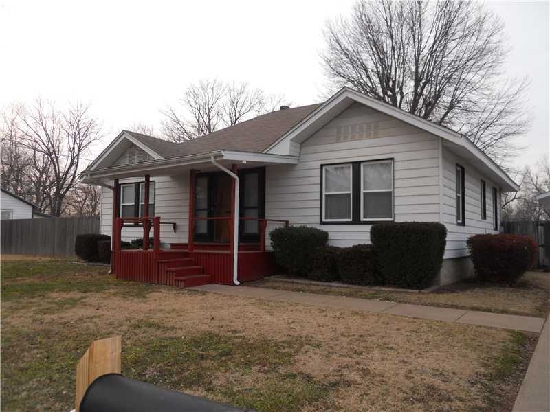 411 E Walnut St, Rogers, AR 72756 - photo 1