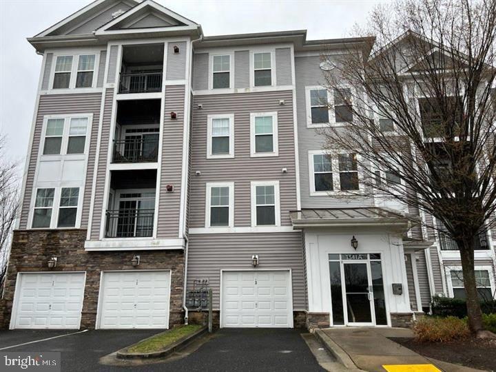 1341 Karen Blvd unit 202, Capitol Heights, MD 20743 - photo 1