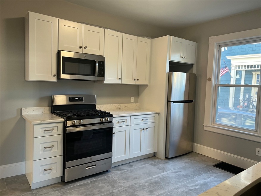 18 Ocean Ave unit 1, Salem, MA 01970 - photo 1