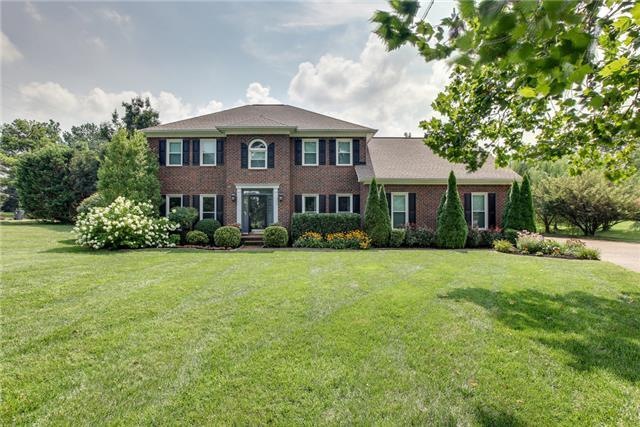 Welcome to 2210 Oakleaf Drive in Historic Franklin