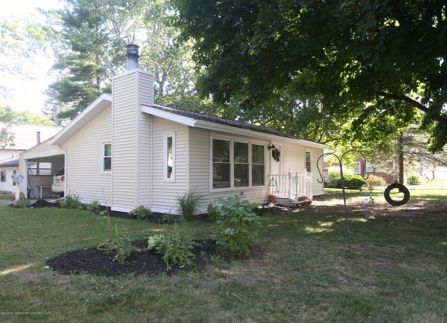 425 Maple St, Grand Ledge, MI 48837 - photo 1