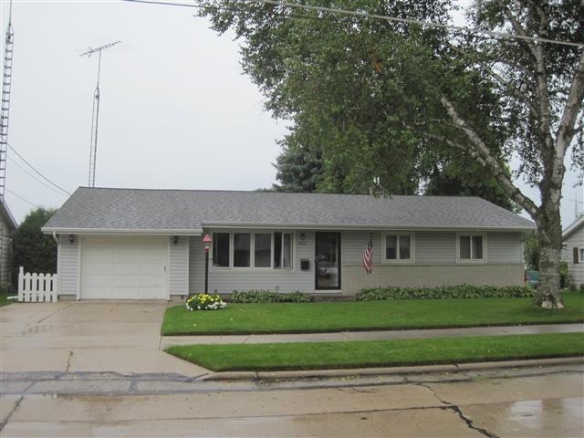 2022 Richmond Ave, Manitowoc, WI 54220 - photo 1