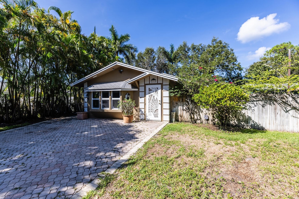 289 Porter St Naples FL 34113-large-001-