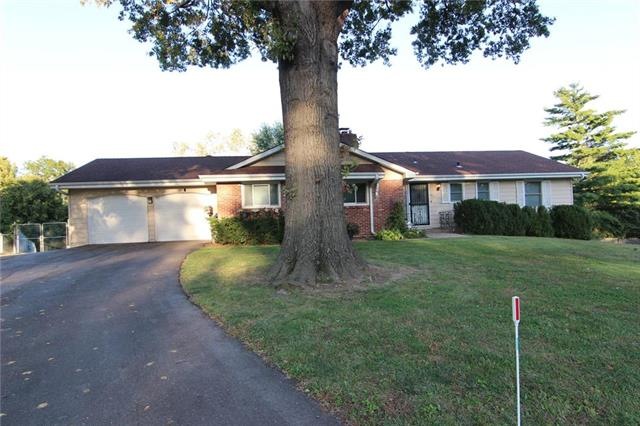 5105 Mansfield Ln, Shawnee, KS 66203 - photo 1