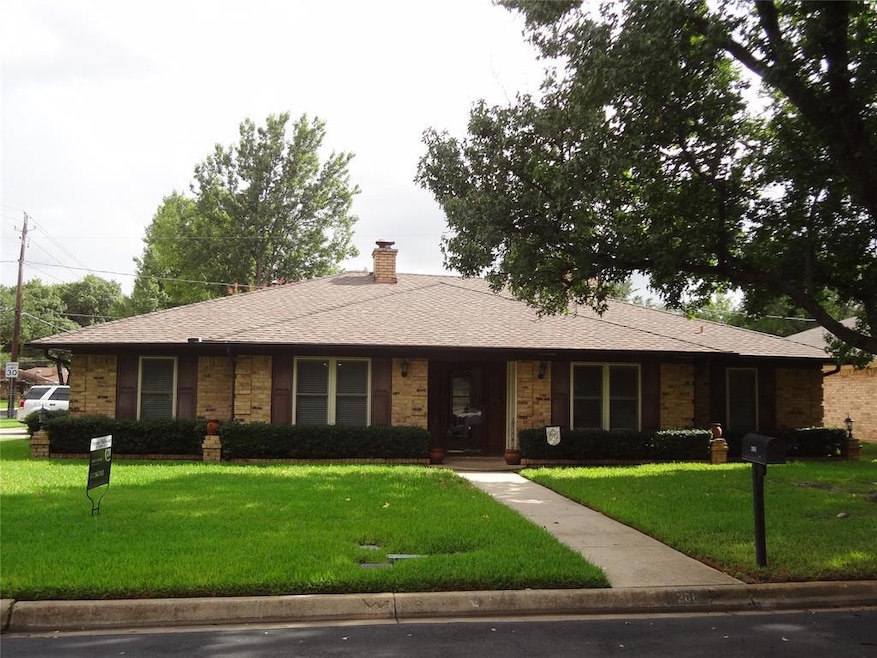 301 W Louella Dr, Hurst, TX 76054 - photo 1