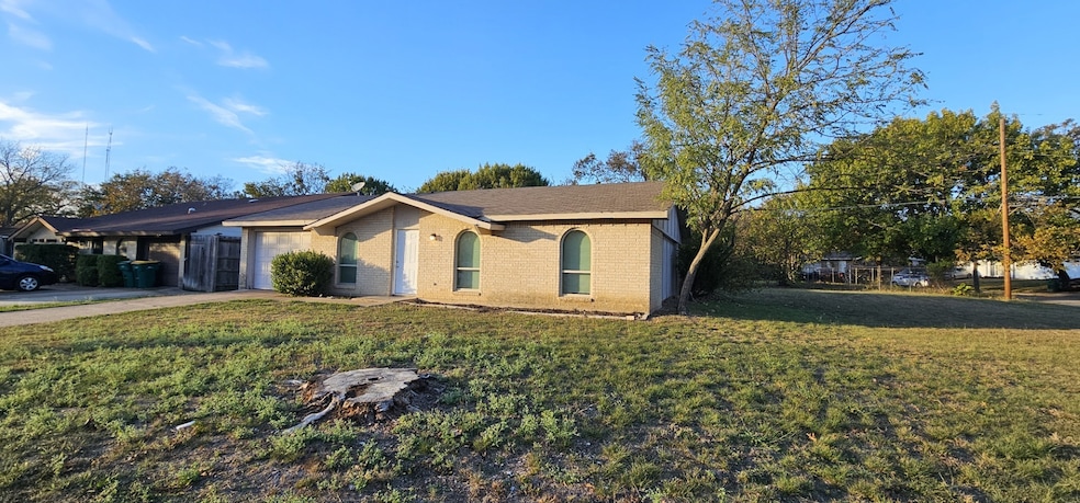 125 Astoria Dr, Cedar Hill, TX 75104 - photo 1