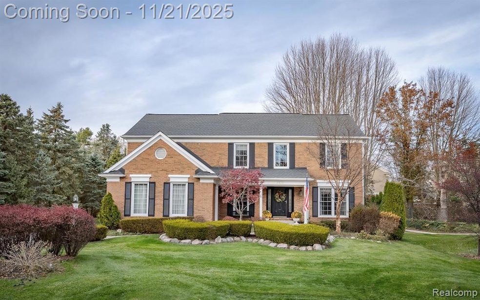 2456 Westwood Dr, Rochester Hills, MI 48306 - photo 1