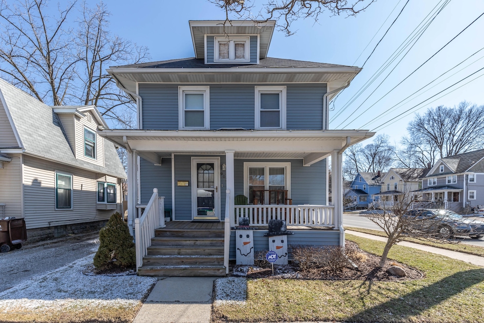 902 N Pine St, Lansing, MI 48906 - photo 1