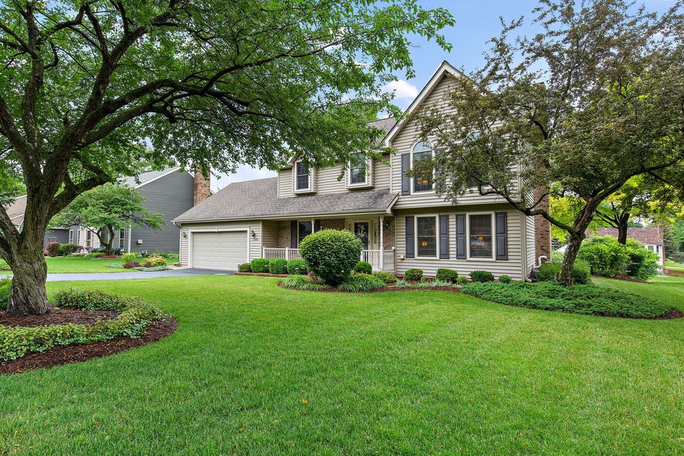 1300 Brandywine Cir, Algonquin, IL 60102 - photo 1