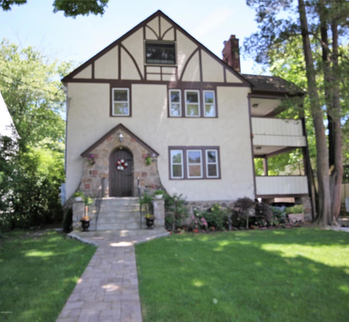 10 Salem St unit 1, Cos Cob, CT 06807 - photo 1