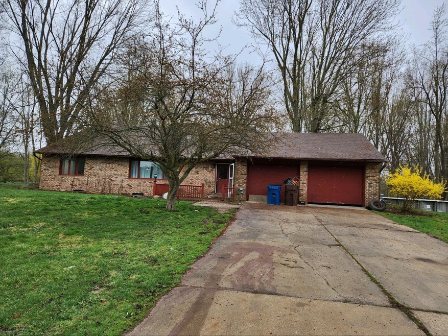 1864 E Chippewa River Rd, Midland, MI 48640 - photo 1