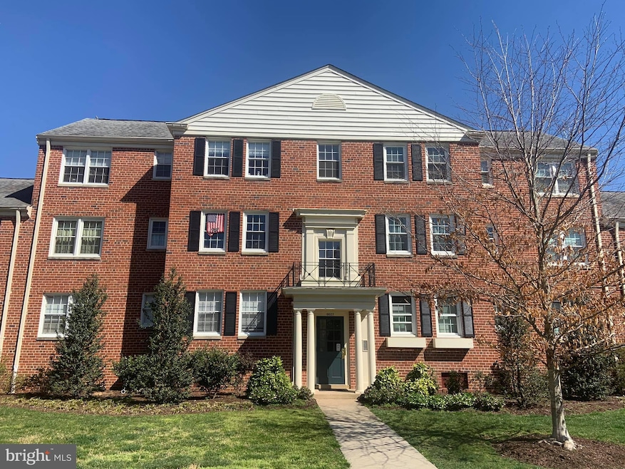 6607 Potomac Ave unit B2, Alexandria, VA 22307 - photo 1