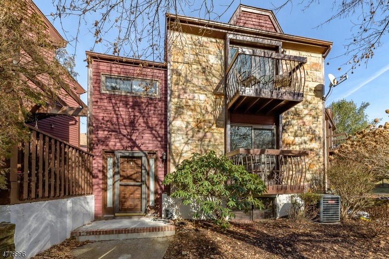 47 Kensington Ct, Hackettstown, NJ 07840 - photo 1