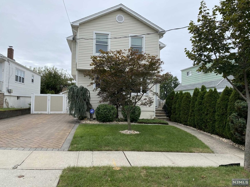 48 Carlyle Ct, Carlstadt, NJ 07072 - photo 1