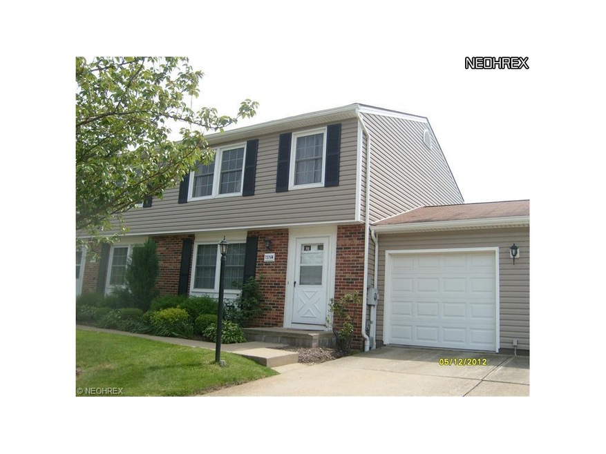 CHESTNUT COMMONS CONDO - 3 BEDROOMS, 1  1/2  BATHS