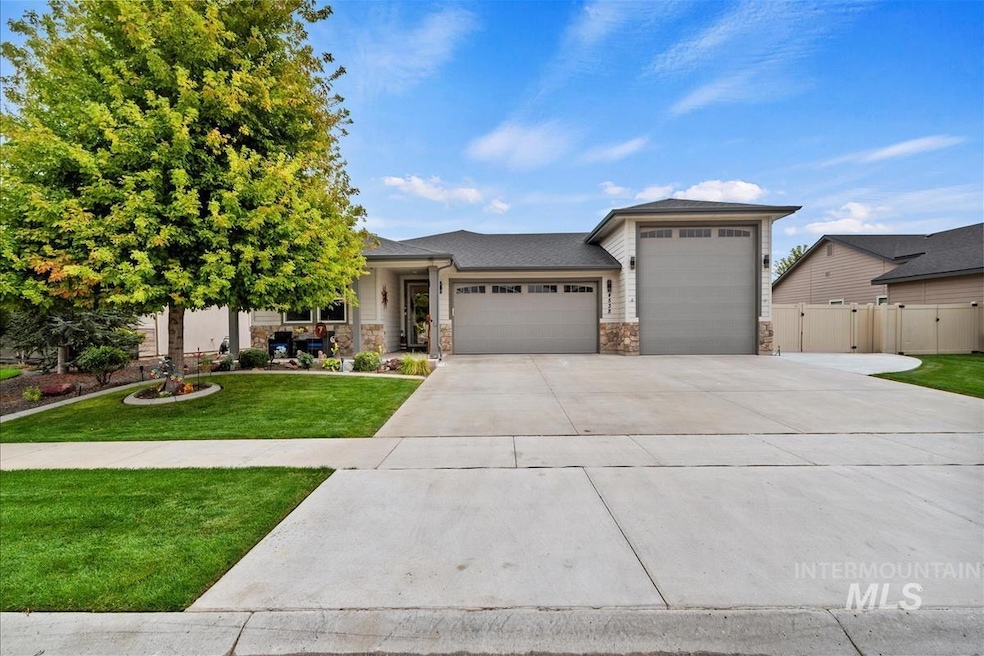Pending $549,900 • Co-Listing Agent