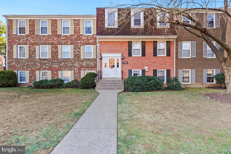 794 Quince Orchard Blvd unit T2, Gaithersburg, MD 20878 - photo 1