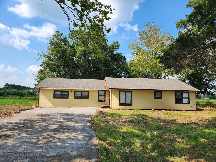 2005 Eagles Rd, Bay City, TX 77414 - photo 1