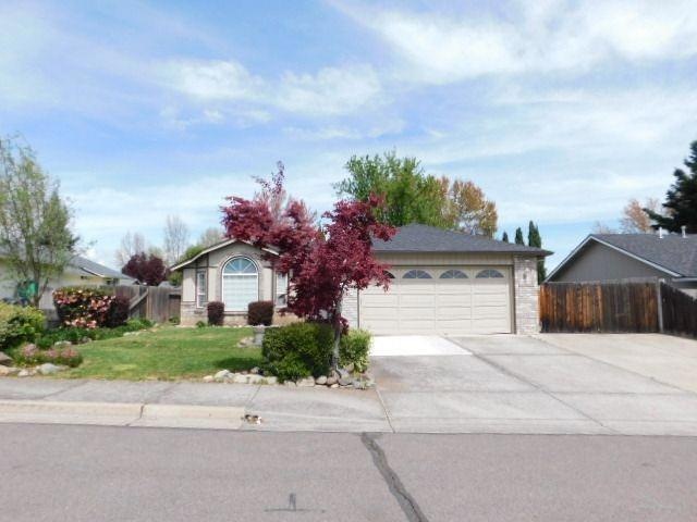 935 Juanita Way, Central Point, OR 97502 - photo 1