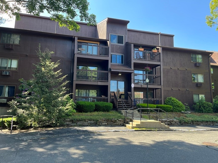 340 Sunderland Rd unit 46, Worcester, MA 01604 - photo 1