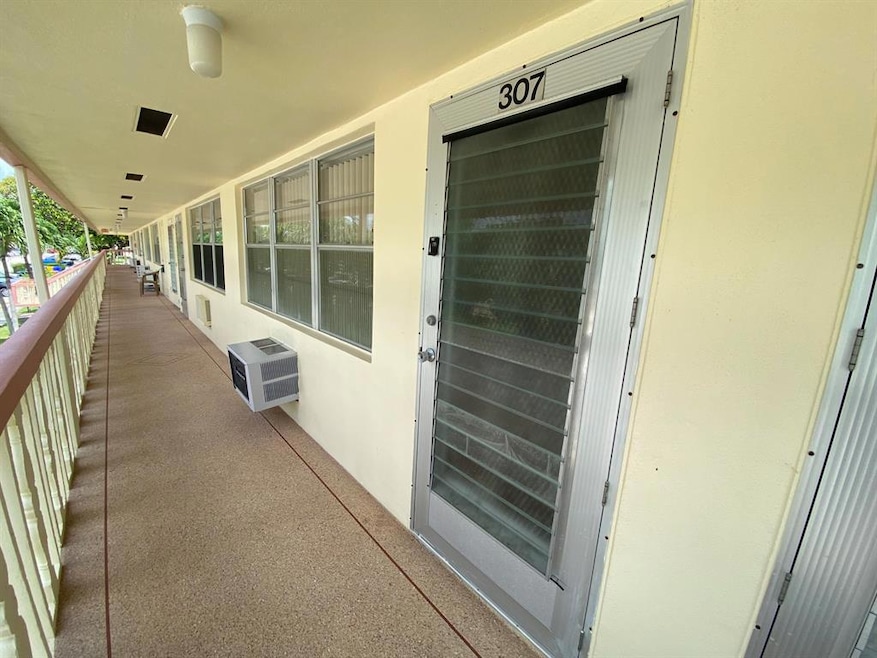 307 Camden M unit 307, West Palm Beach, FL 33417 - photo 1