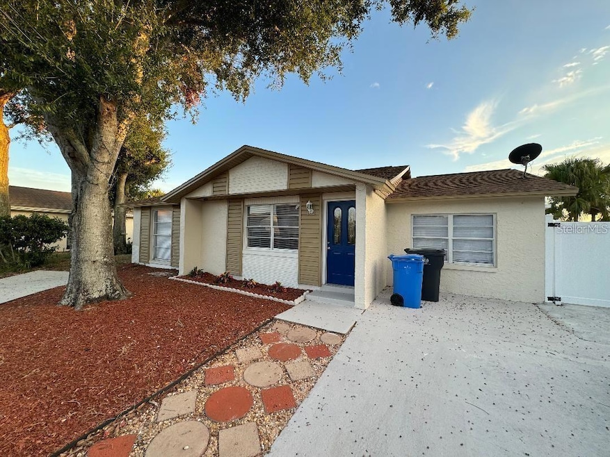 10204 Bellhurst Ct, Tampa, FL 33615 - photo 1