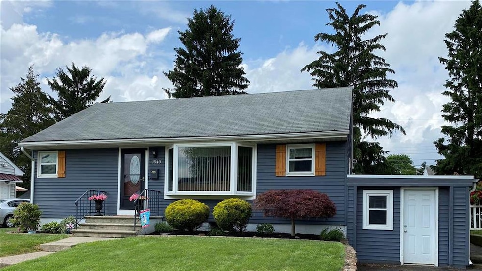 1540 Crestwood Rd, Bethlehem, PA 18018 - photo 1