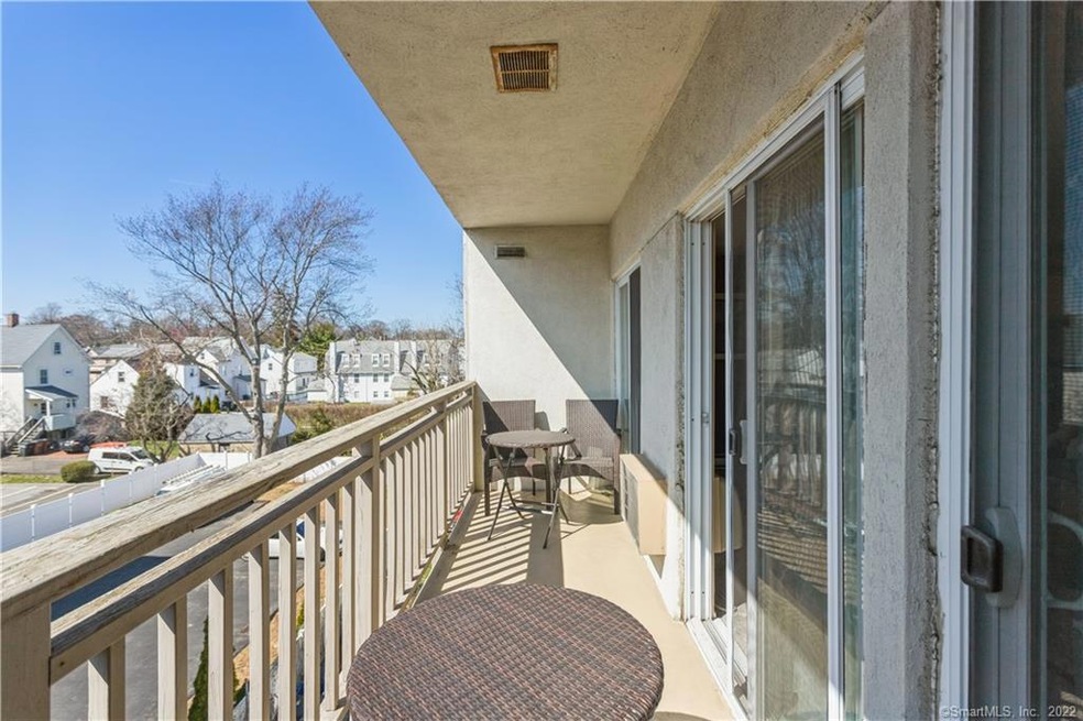 950 Cove Rd unit C2, Stamford, CT 06902 - photo 1