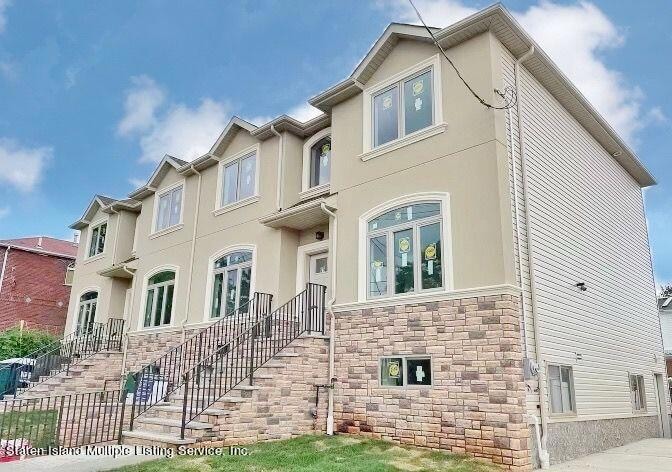 Sold $880,000 • Co-Listing Agent