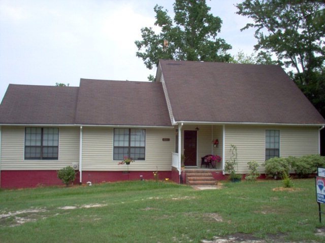 801 Spring St, Douglas, GA 31533 - photo 1