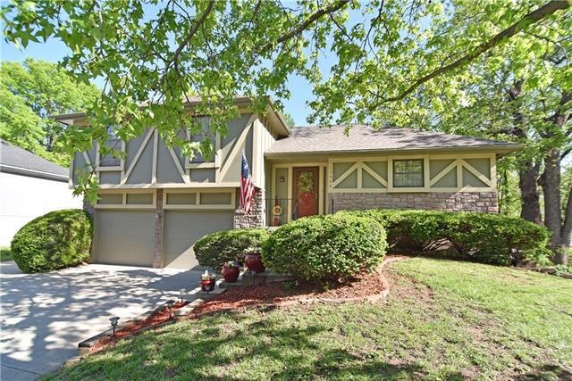 Welcome home to this sparkling, light-filled home!