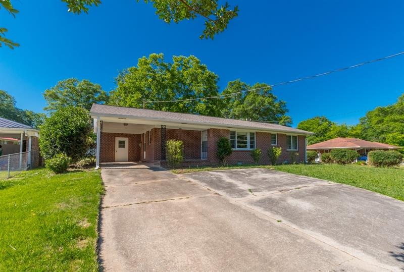 253 6th Ave, Winder, GA 30680 - photo 1