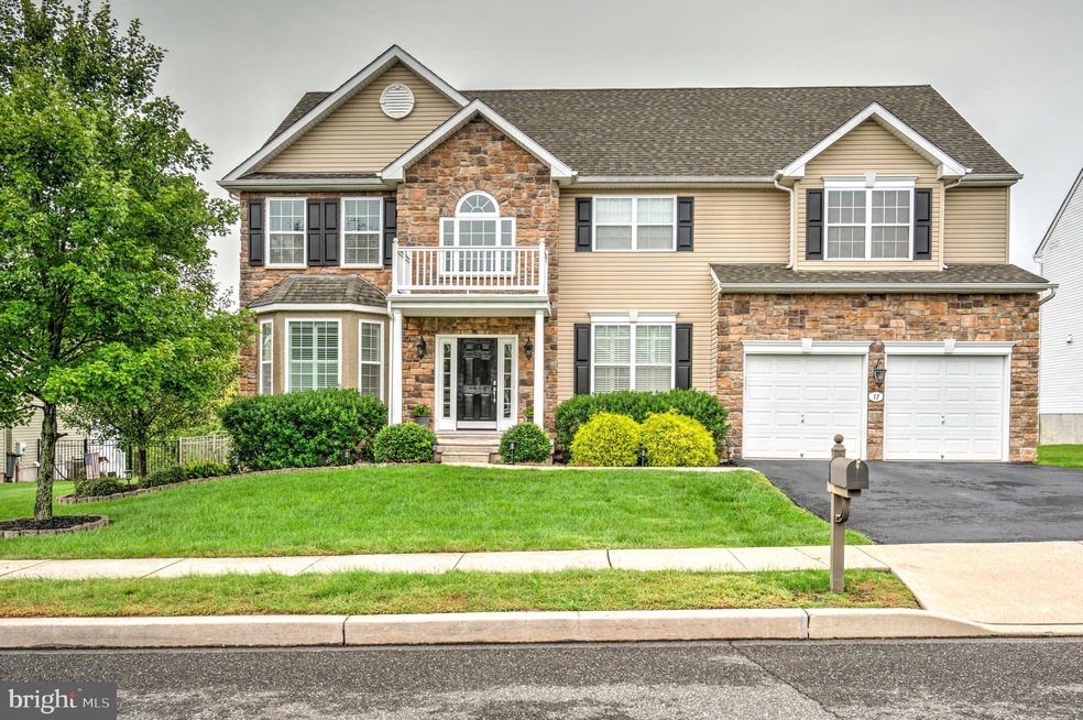17 Oak Creek Dr, Royersford, PA 19468 - photo 1