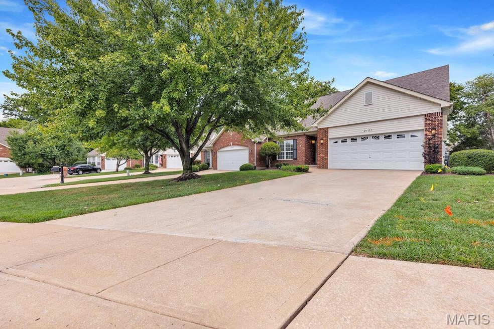 2121 Mcgregor Cir, O Fallon, MO 63368 - photo 1