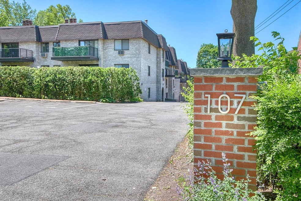 Sold $585,000 • Co-Listing Agent