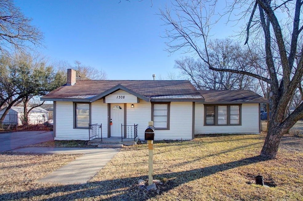 1308 Joslin St, Cleburne, TX 76033 - photo 1