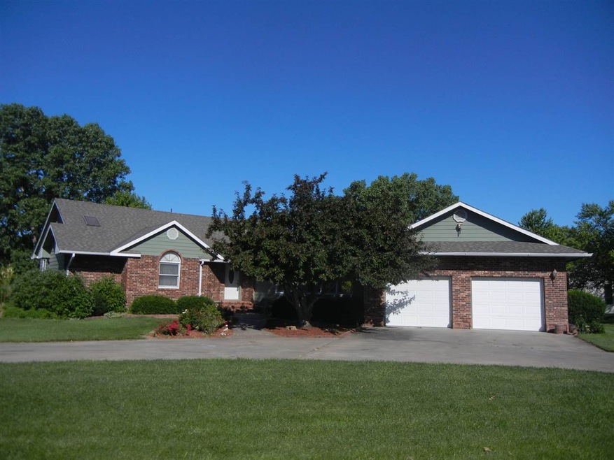Beautiful Curb Appeal - Circle Driveway