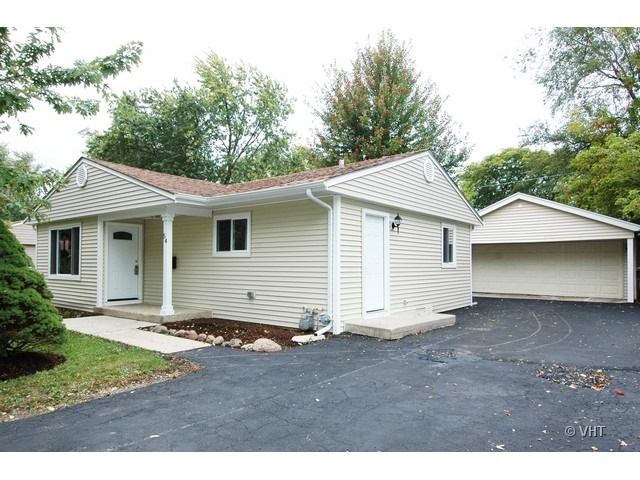 54 Sparrow Rd, Carpentersville, IL 60110 - photo 1