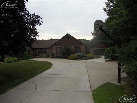 10166 N Linden Rd, Clio, MI 48420 - photo 1