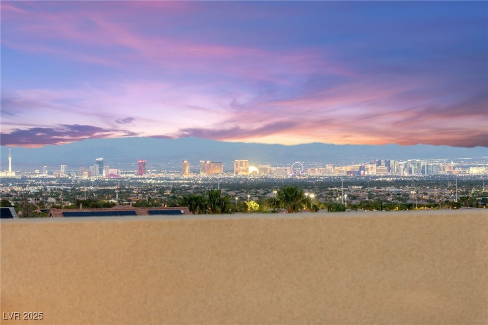 Rooftop deck with 360 degree views of the strip &