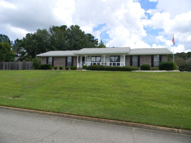 1103 Wimbledon Dr, Dothan, AL 36305 - photo 1