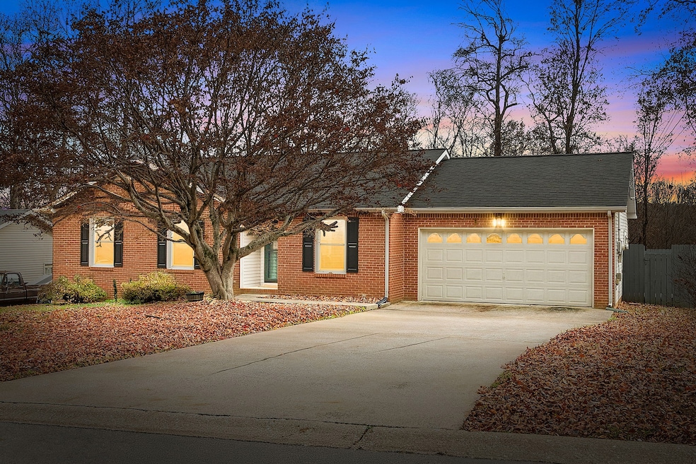 429 Sarah Dr, Clarksville, TN 37042 - photo 1