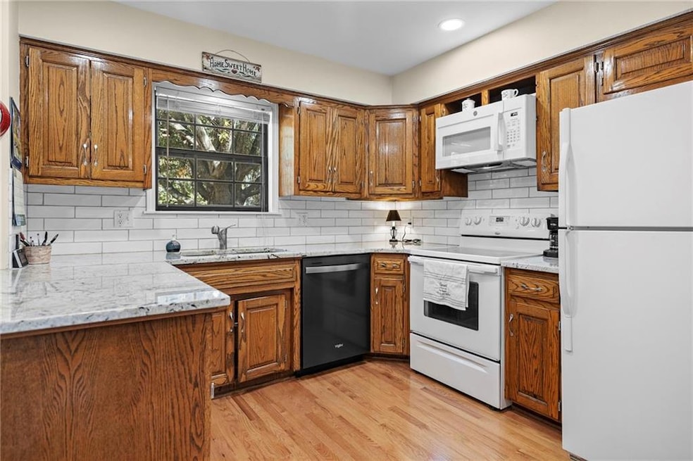 8919 Greenway Ln, Lenexa, KS 66215 - photo 1